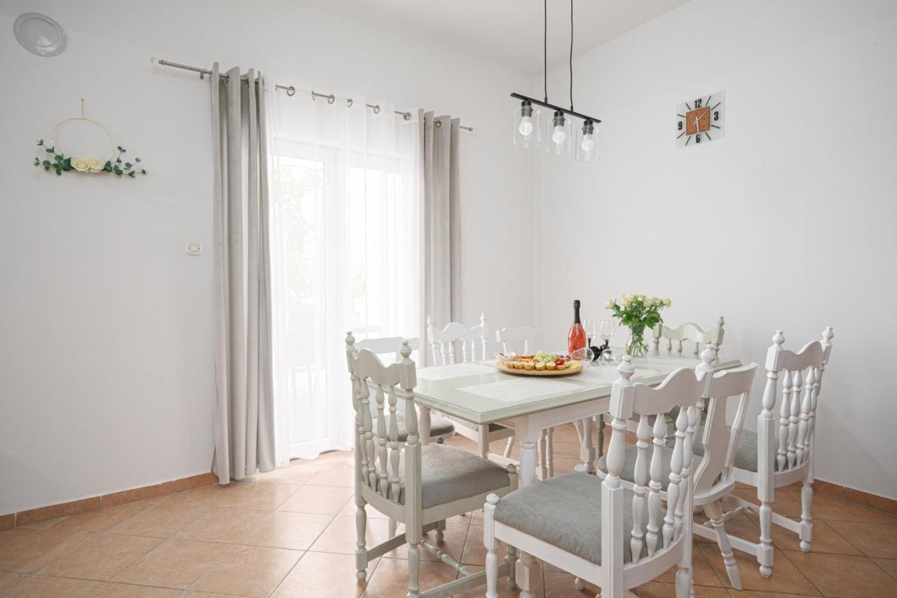 Apartman Rusula Vodice Bagian luar foto