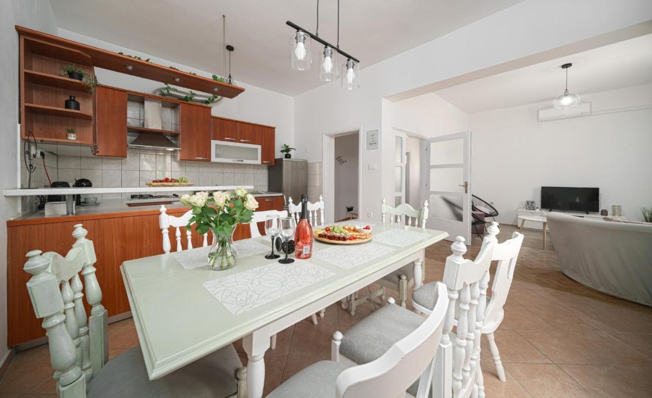 Apartman Rusula Vodice Bagian luar foto
