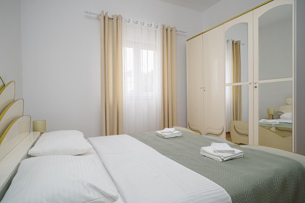 Apartman Rusula Vodice Bagian luar foto