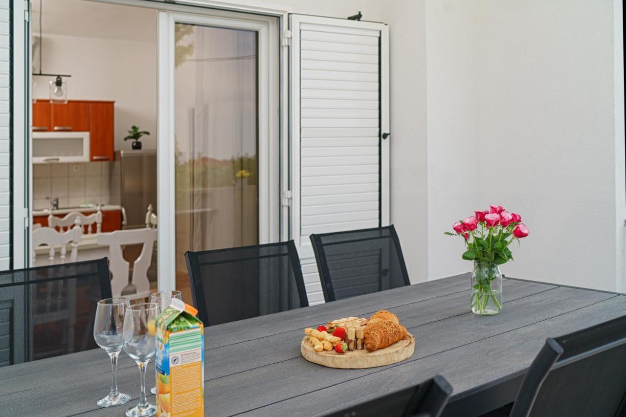 Apartman Rusula Vodice Bagian luar foto