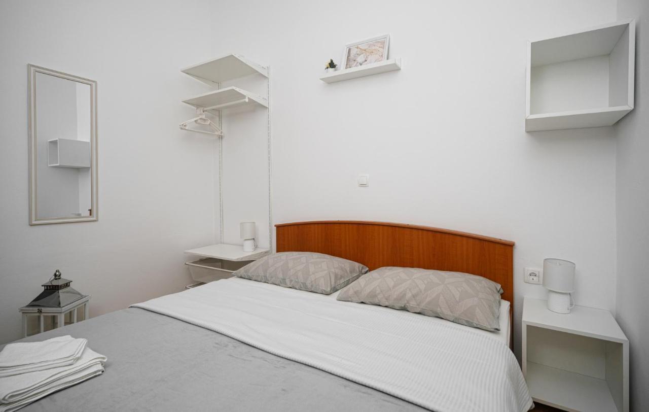 Apartman Rusula Vodice Bagian luar foto